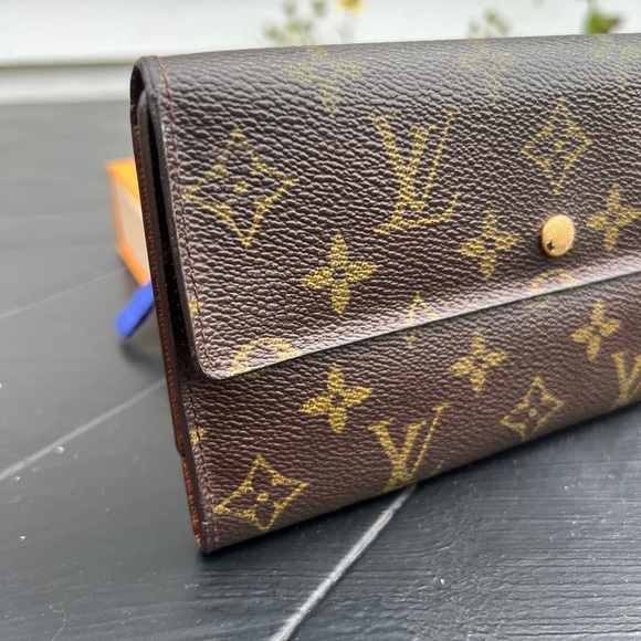 Louis Vuitton International Wallet - Picture 3 of 8